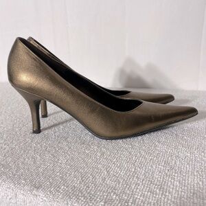 Steve Madden Metallic Bronze Gold Leather Pointed Toe Pumps Heels 6.5